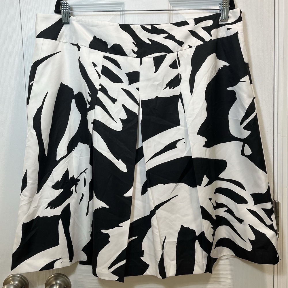 Ann Taylor Skirt Size 18 Black White Abstract Patterned Pleated Pockets Bold